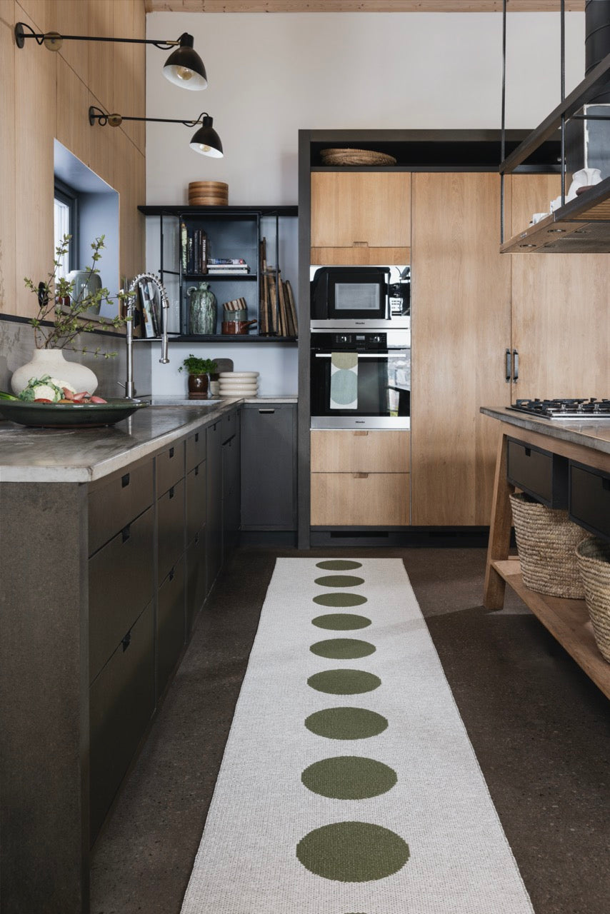 Pflegeleichter Teppich in doppelseitigem Design für Küche, Bad und Terrasse.