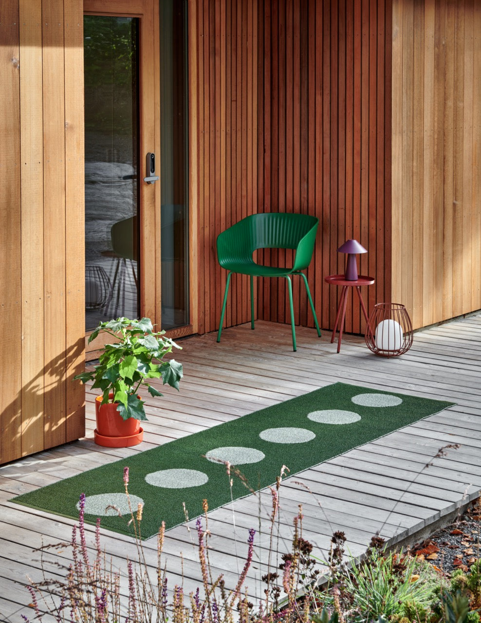 Pflegeleichter Outdoor Teppich von Pappelina Schweden für die Terrasse