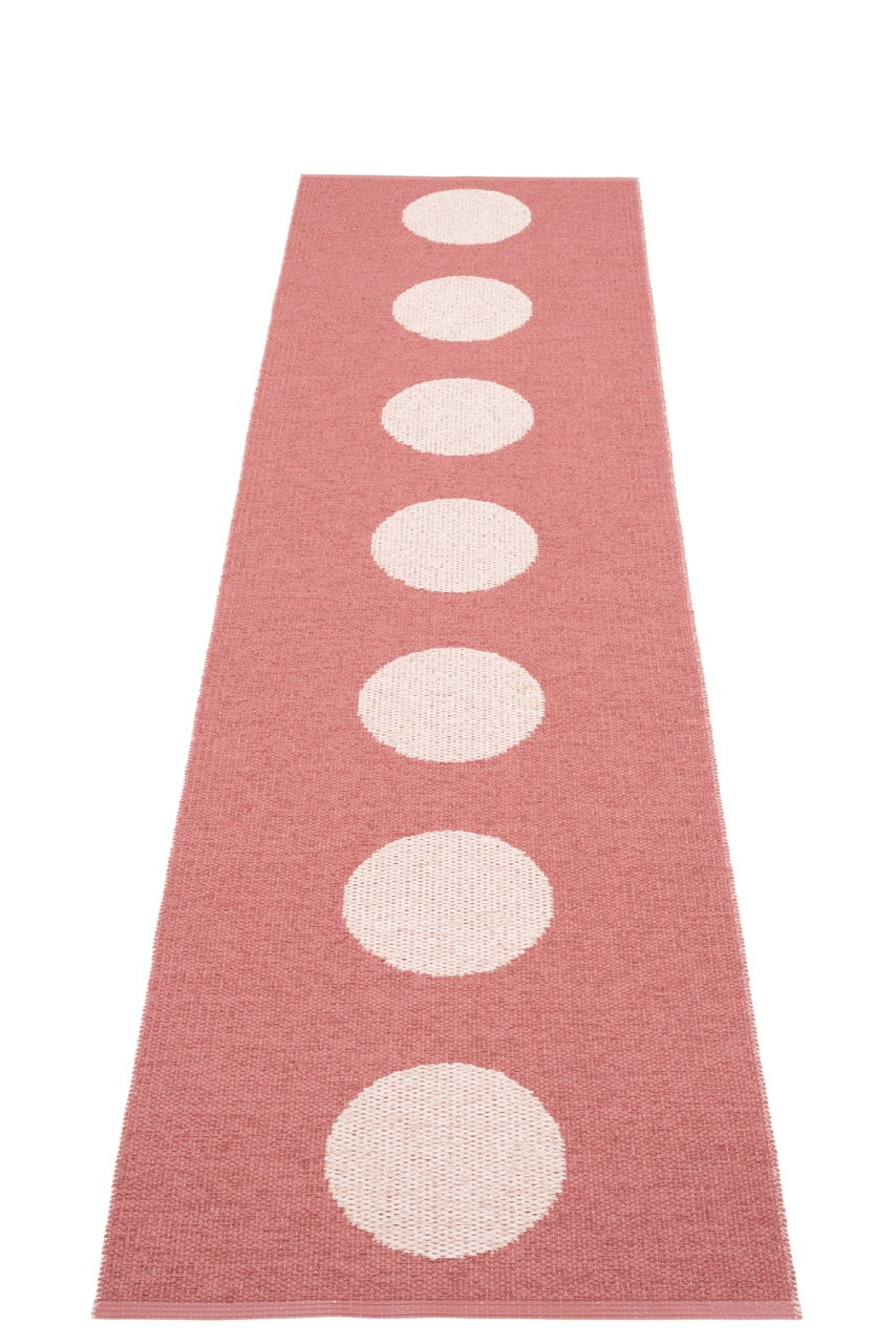 Pflegleichter Teppichläufer von Pappelina Vera Pop in Blush rosa.