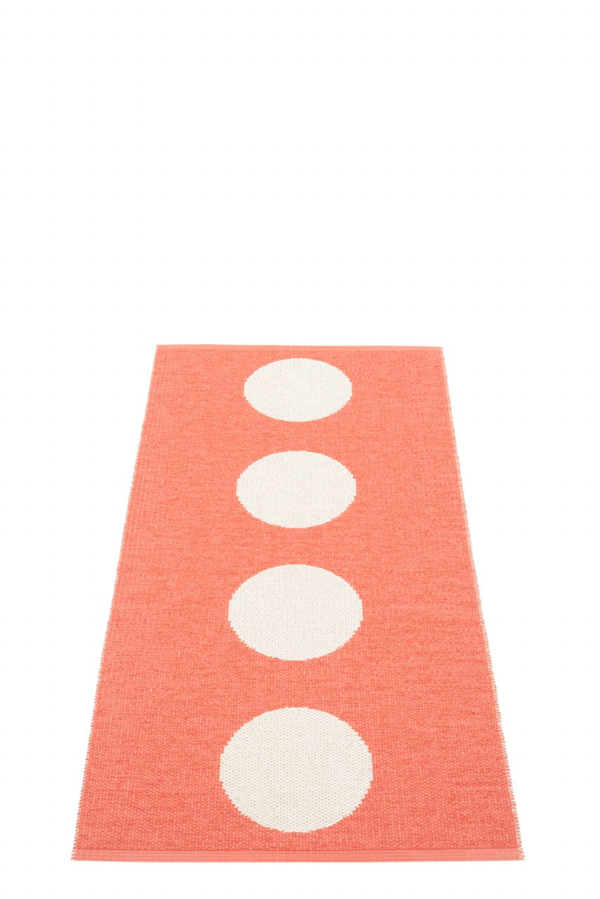 Pappelina-Vera-Flamingo-carpet