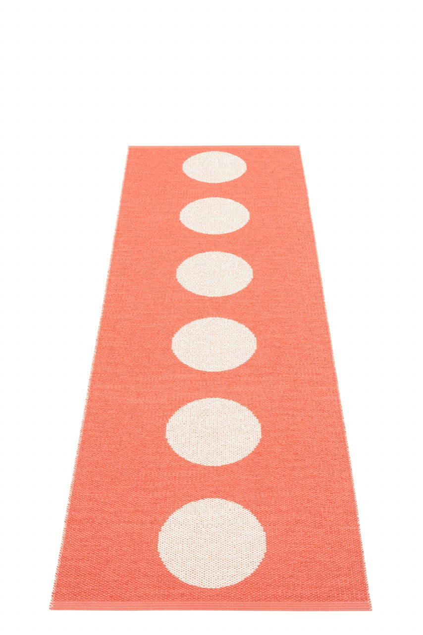 Pappelina-Vera-Flamingo-carpet