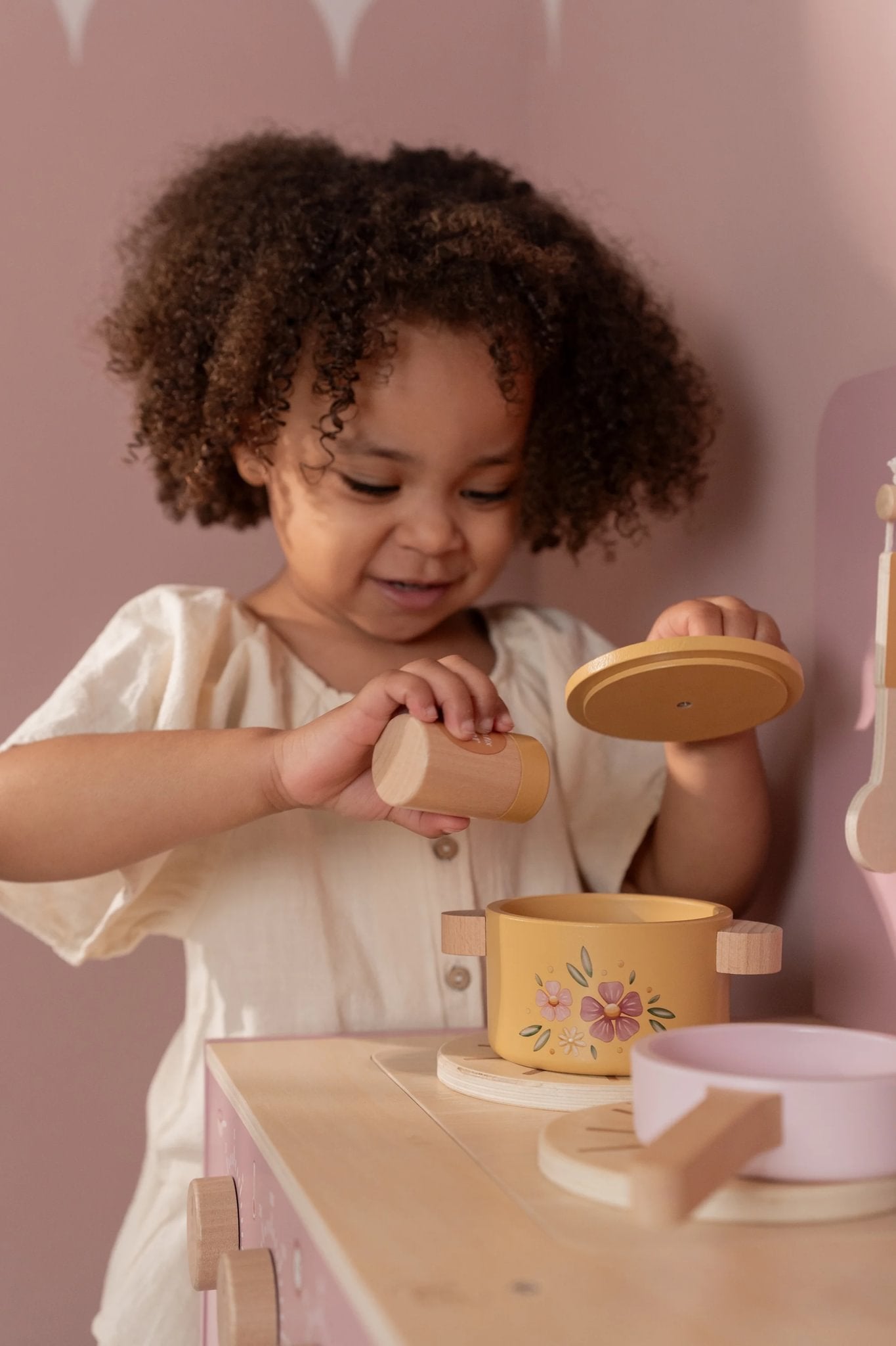 Little-Dutch-Wooden-Kitchen-pink-FSC-LD2501