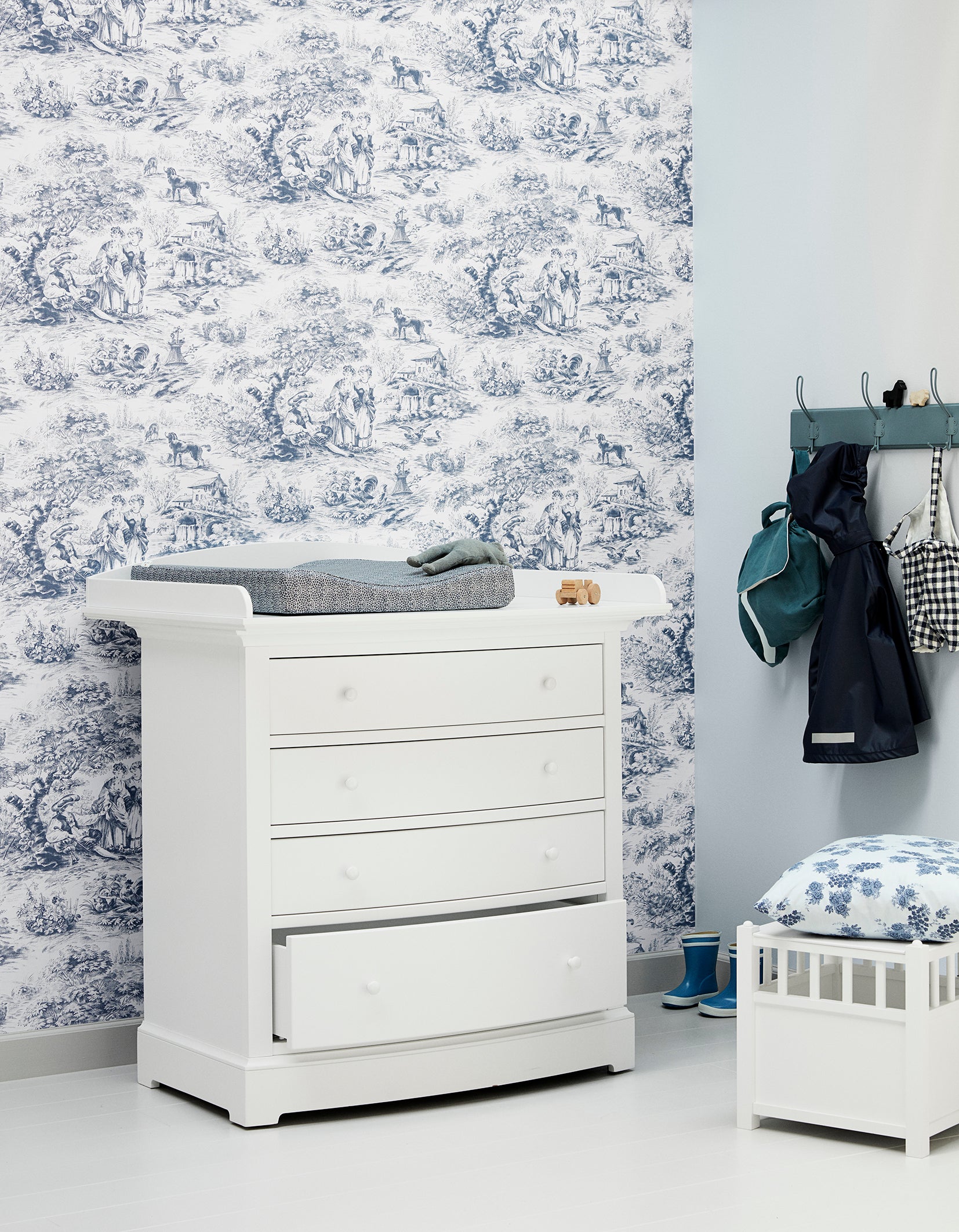 Oliver Furniture toy cube, white