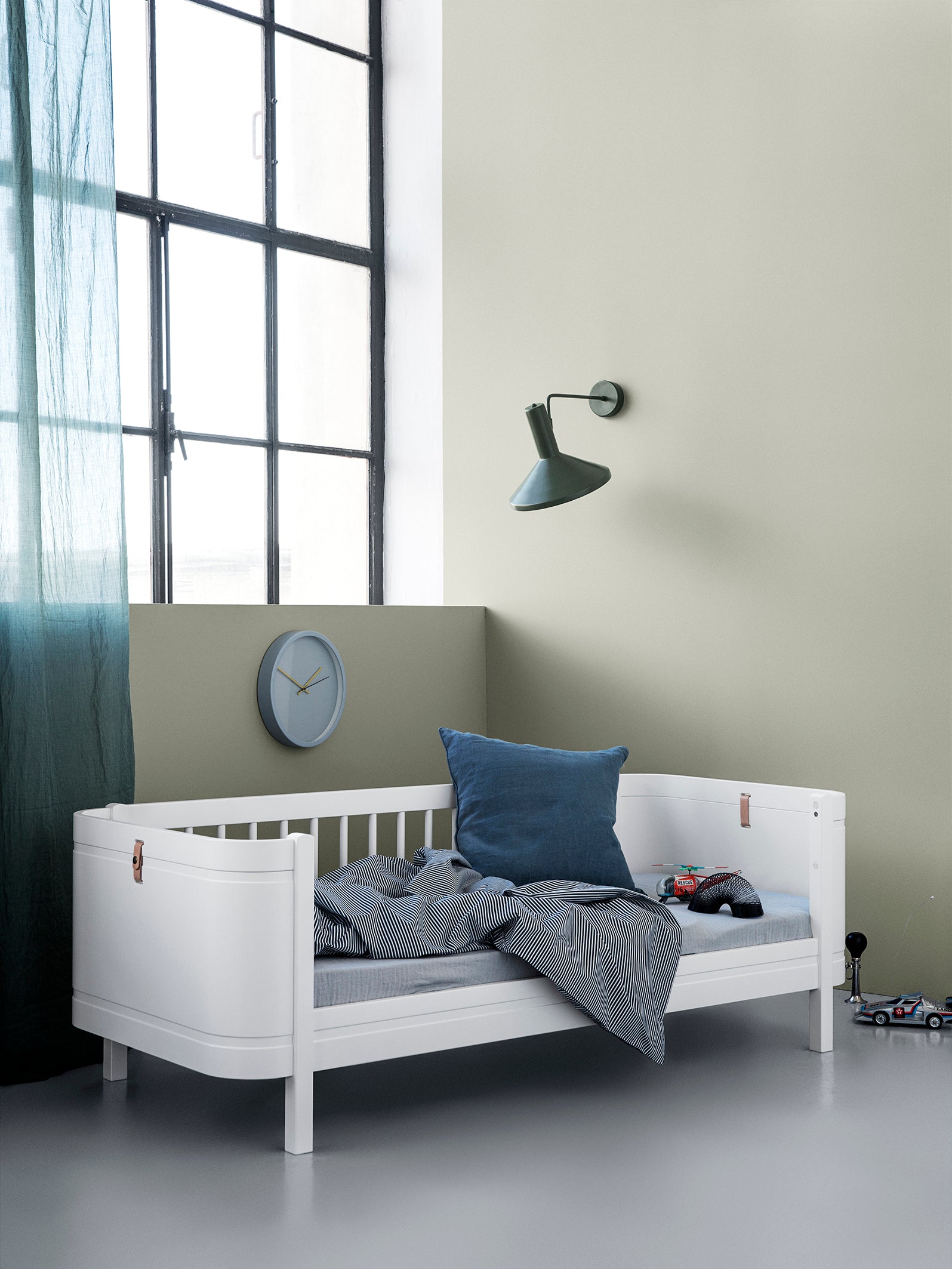 Oliver Furniture Wood Mini+ basic Babybett inkl. Umbauset zum Juniorbett, weiss/Eiche oder weiss