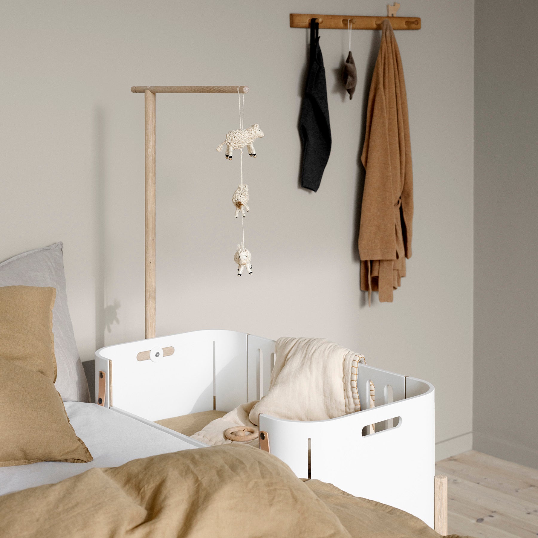 Oliver Furniture Wood Beistellbett und Stubenwagen