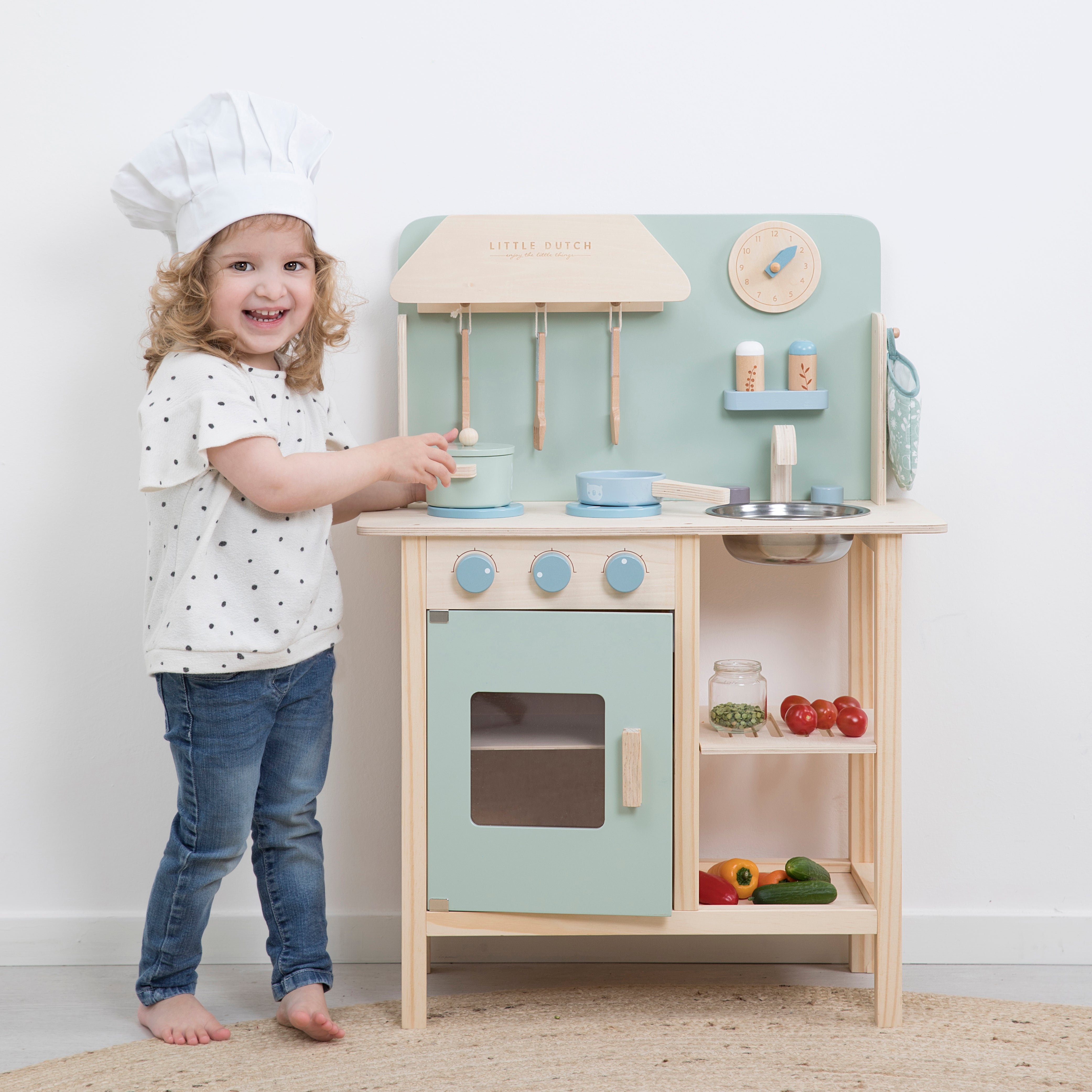 Spielküche und Marktstand mit Zubehör