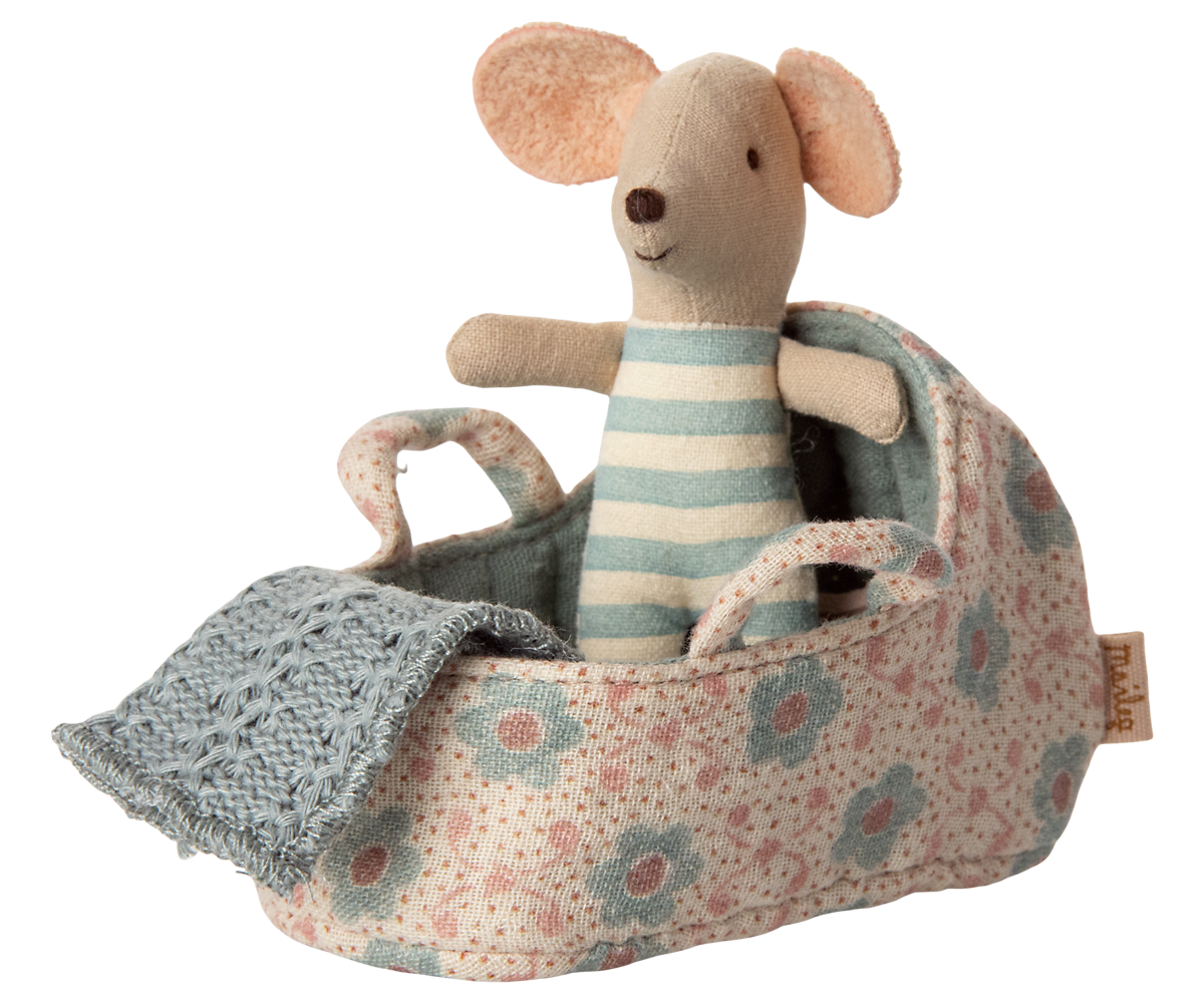 Maileg-carry-cot-babymouse-11-5411-00