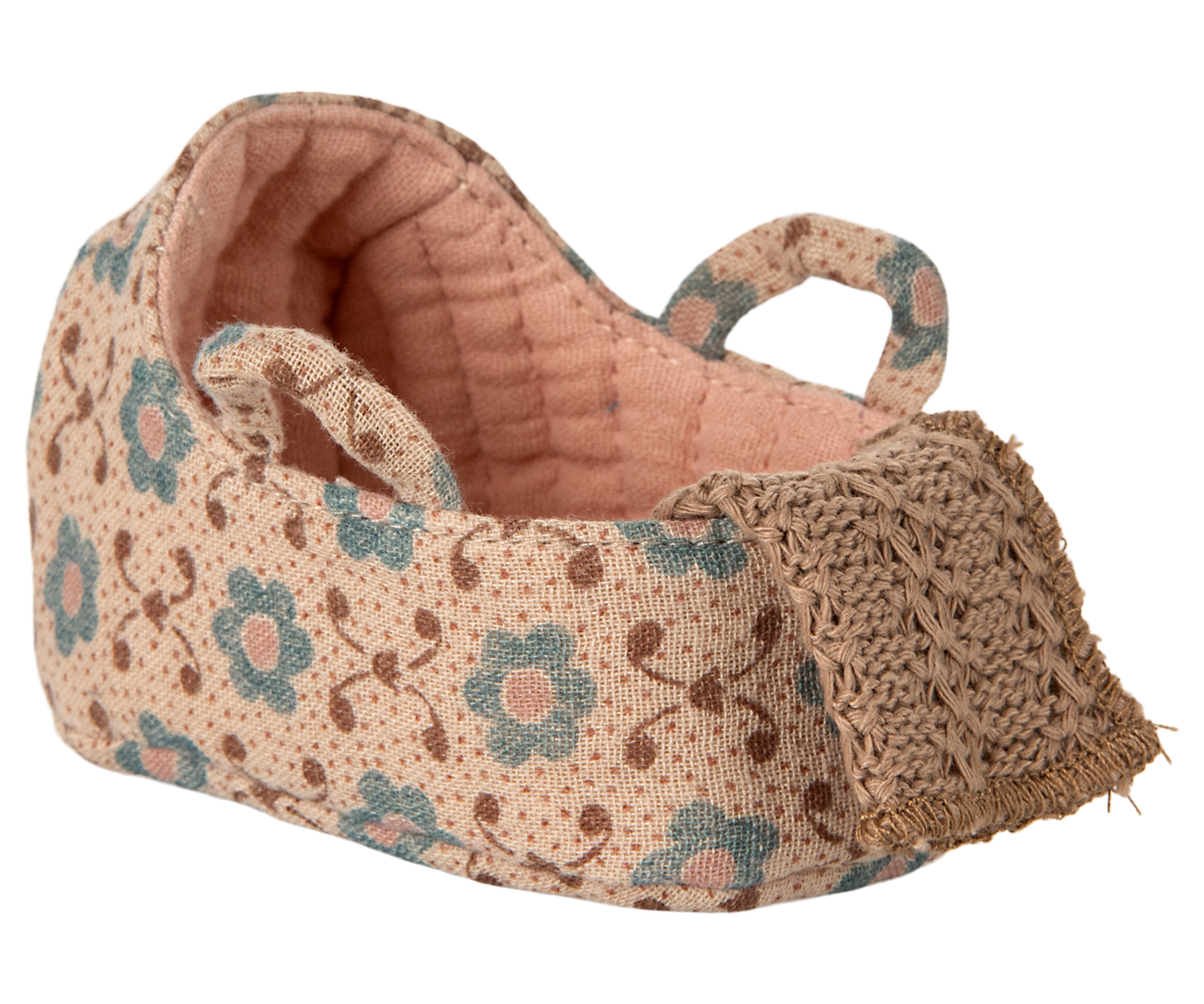 Maileg-Carry-Cot-Babymouse-rose-11-5411-01