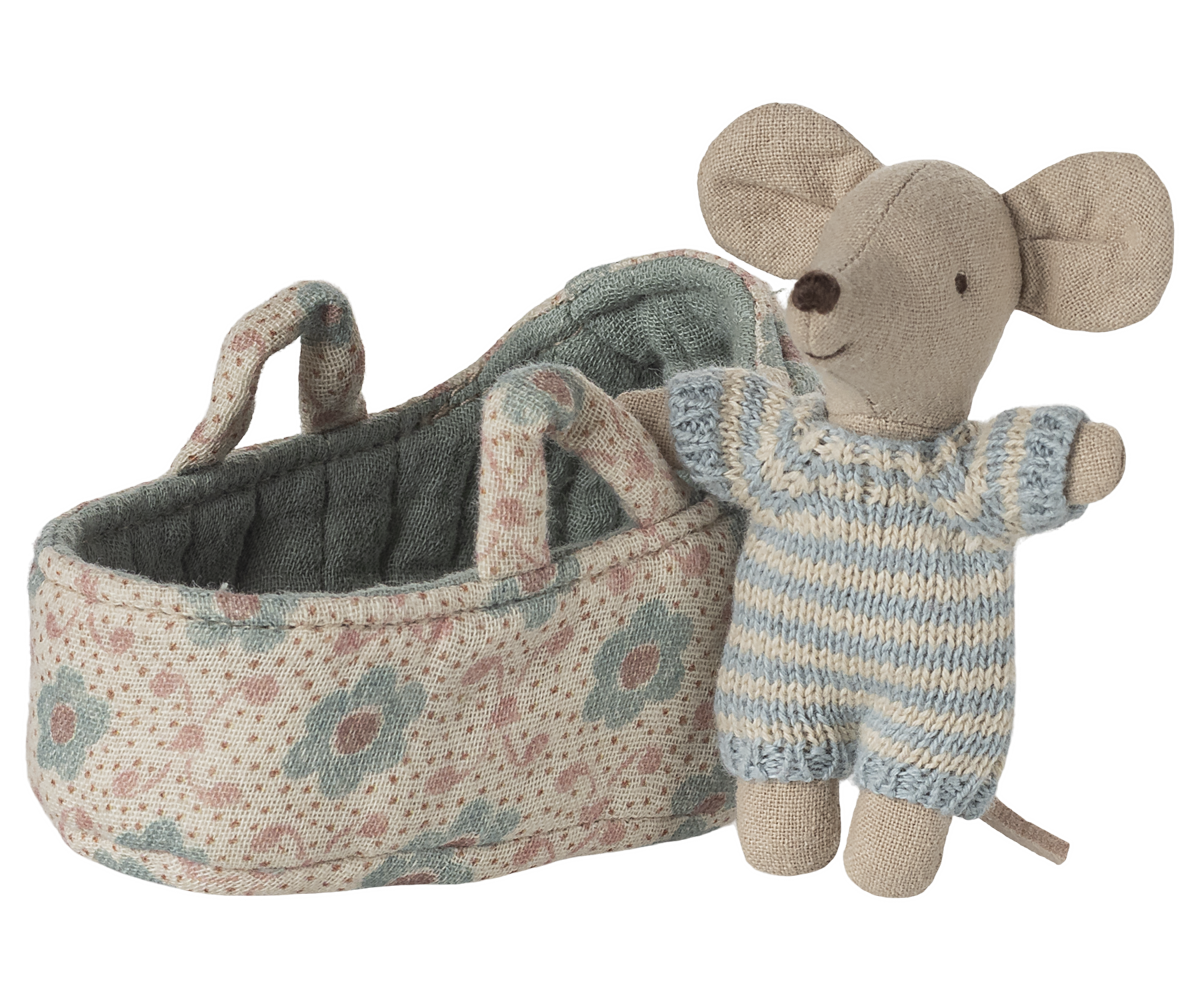 Maileg-Babymouse-in-carry-cot-17-5003-00