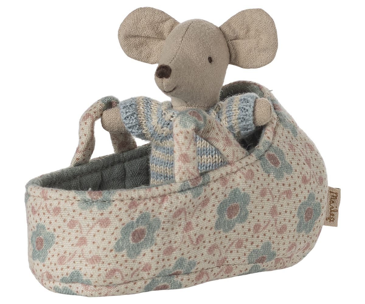 Maileg-Babymouse-in-carry-cot-17-5003-00