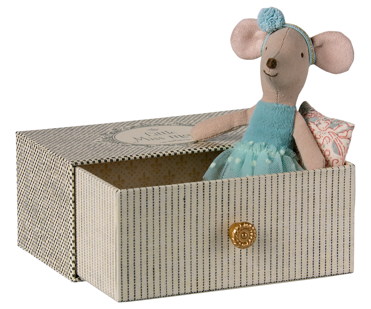 Maileg-Tanzmaus-im-Tagesbett-kleine-Schwester-17-5104-00