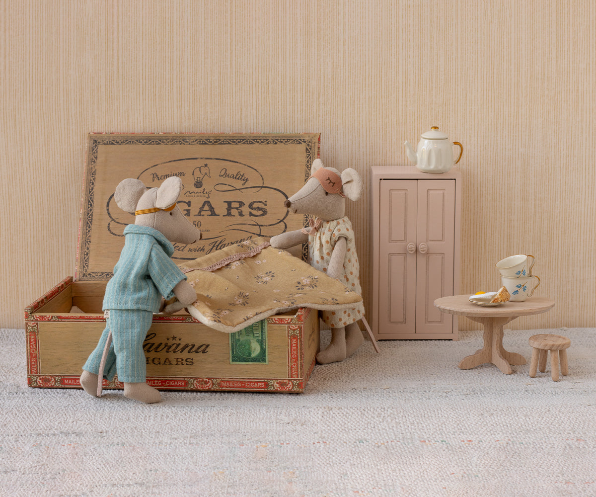 Maileg-Mama-und-Papa-Maus-in-Zigarrenbox-17-5313-00