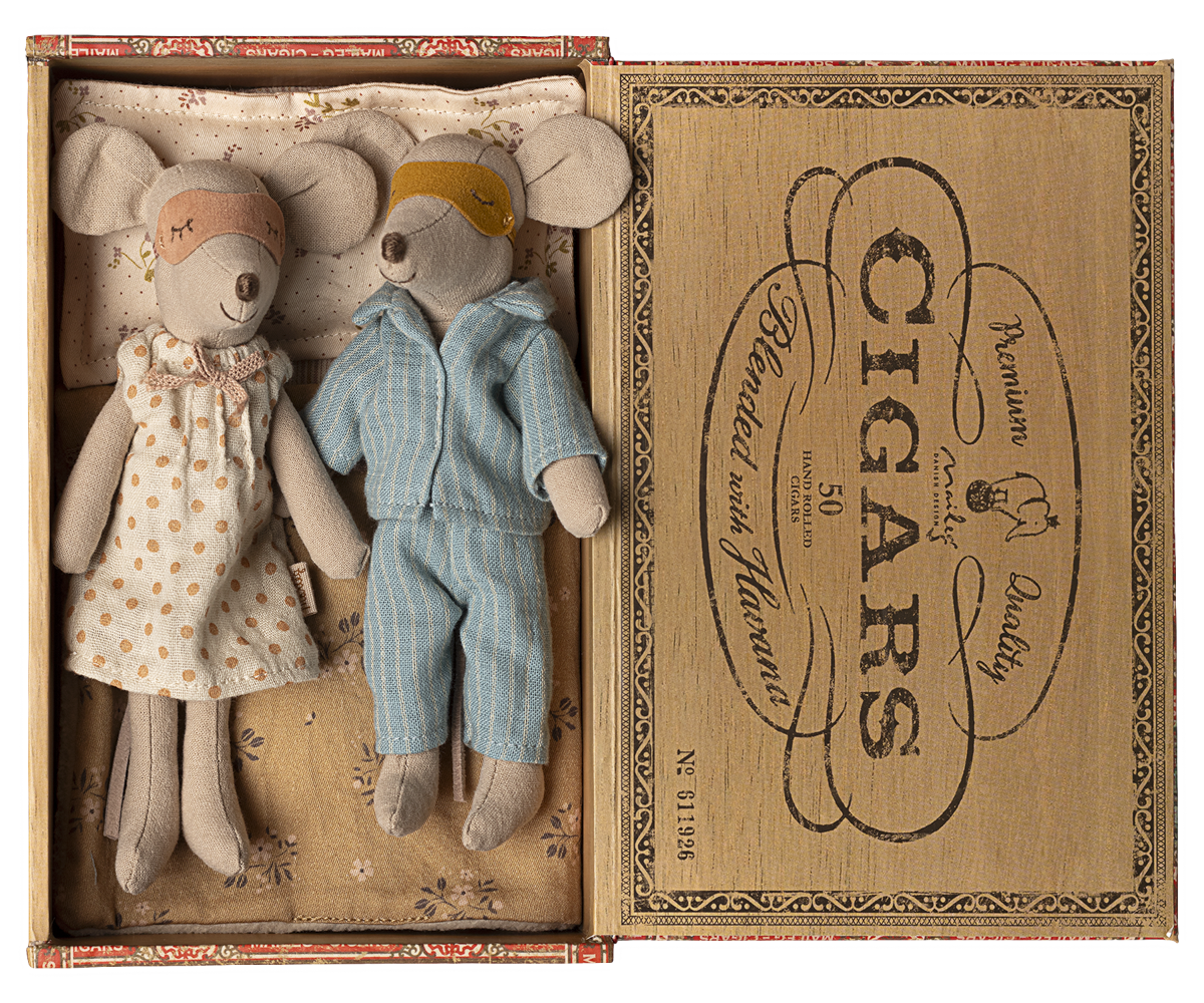 Maileg-Mama-und-Papa-Maus-in-Zigarrenbox-17-5313-00