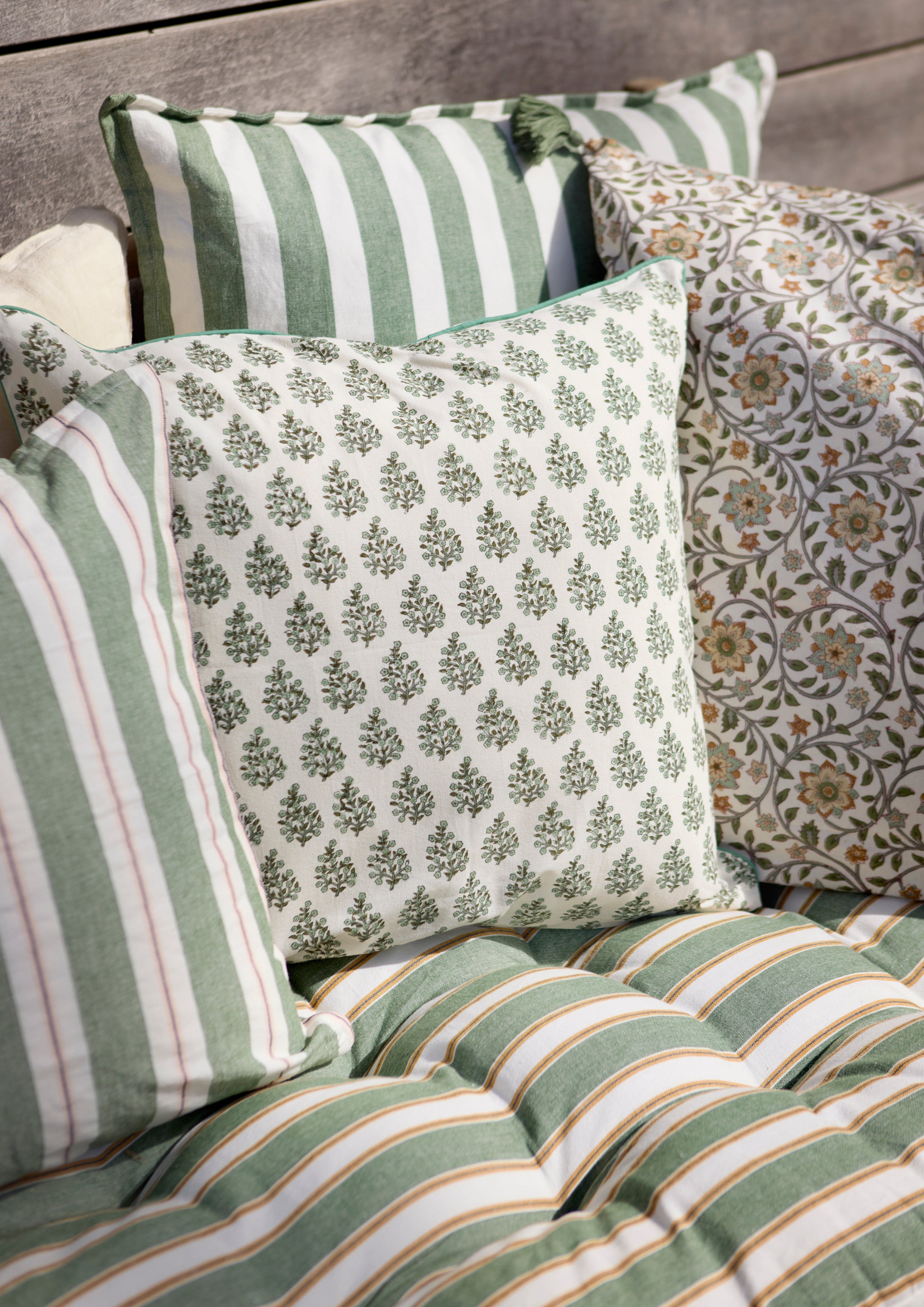 Bungalow-Denmark-Kissenhuelle-50x50cm-Verona-Basil-CC50VER385