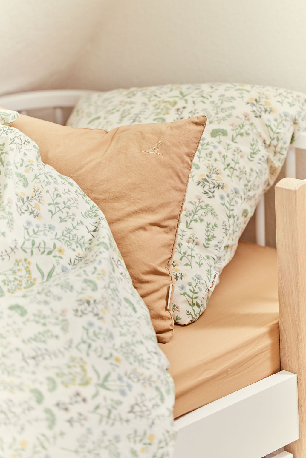 Oliver-Furniture-Dear-April-Fitted-Sheet-Sandy-feet