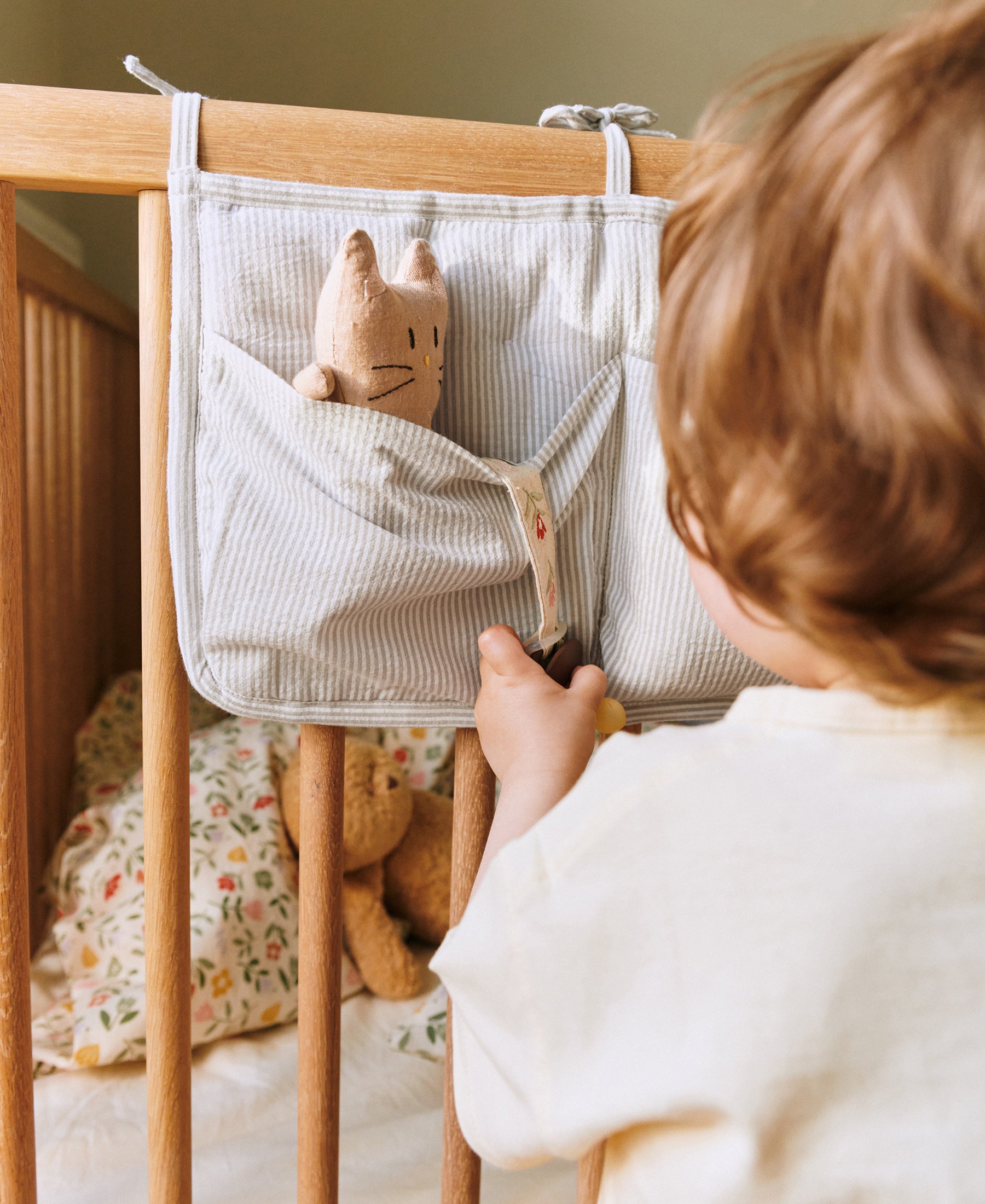 Gestepptes Babybett Organizer im Dew-Stripe-Design