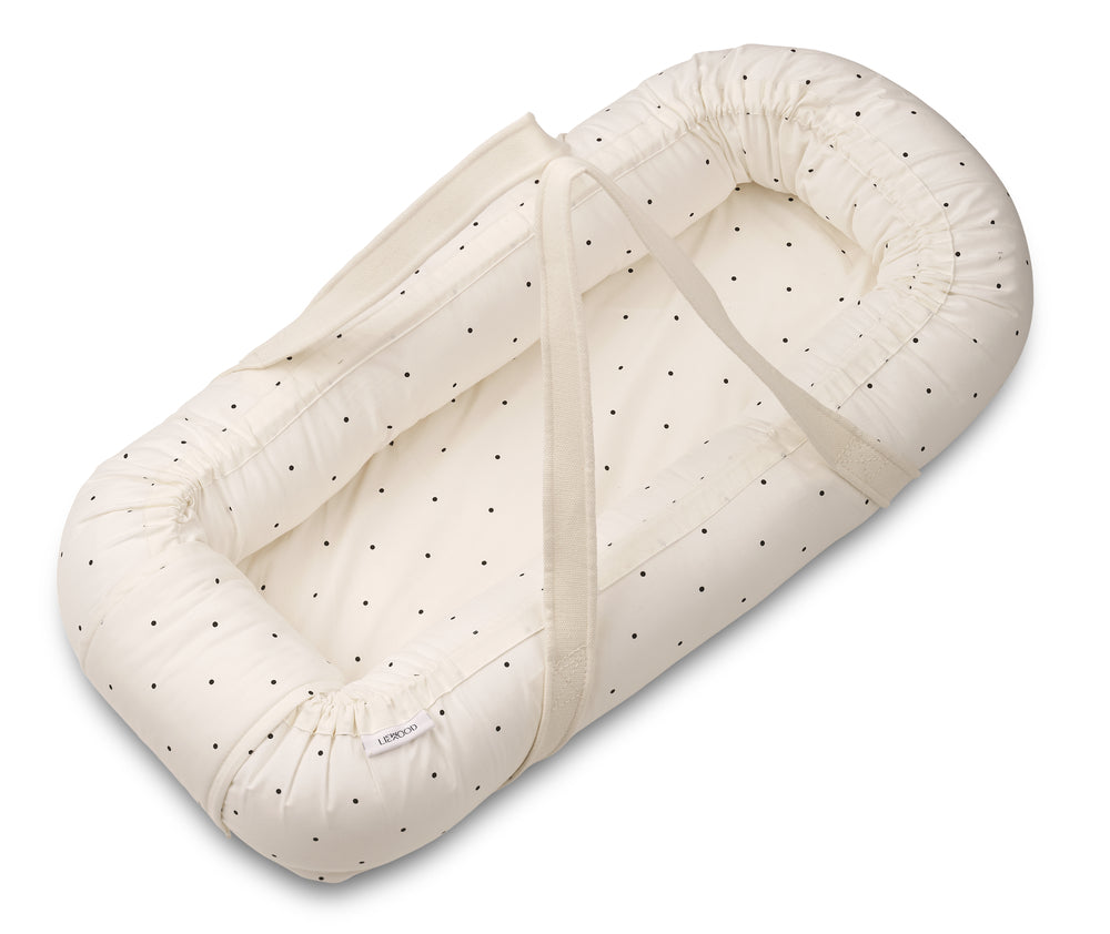 Liewood-Gro-Babylift-Babynest-classic-dot-creme-de-la-creme