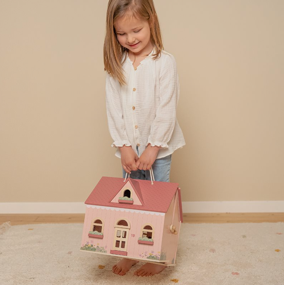 Little-Dutch-tragbares-Holzpuppenhaus-LD7116