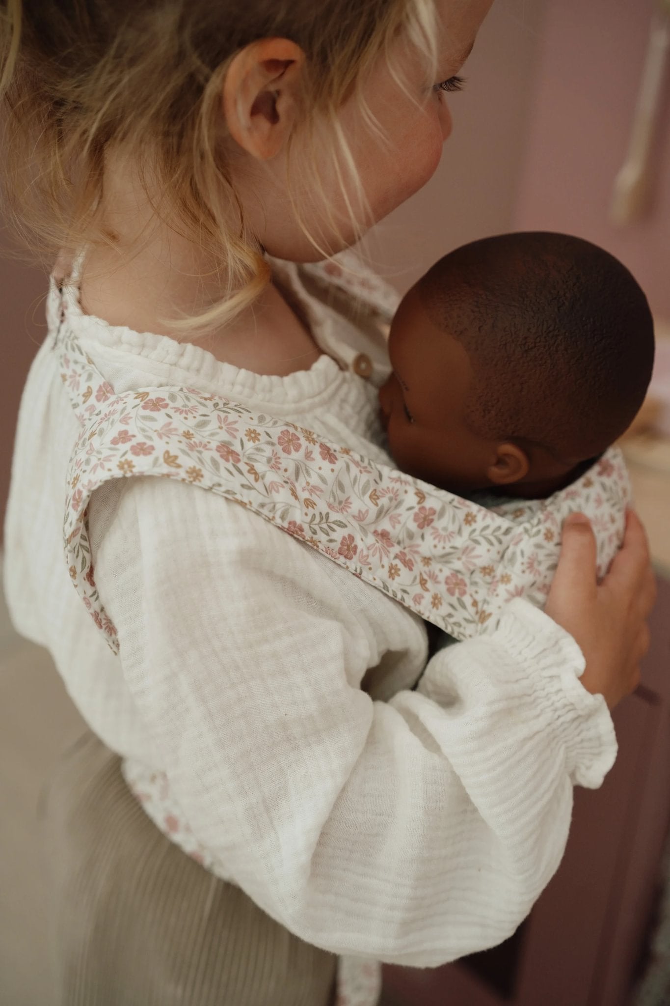 Puppentrage von Little Dutch mit Blumenmuster