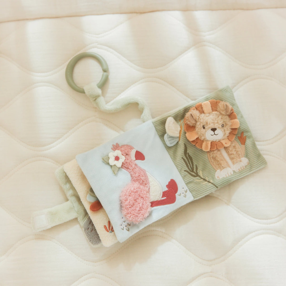 Baby Stoffbuch von Little Dutch mit kleinem Spiegel zum spielerischen Entdecken