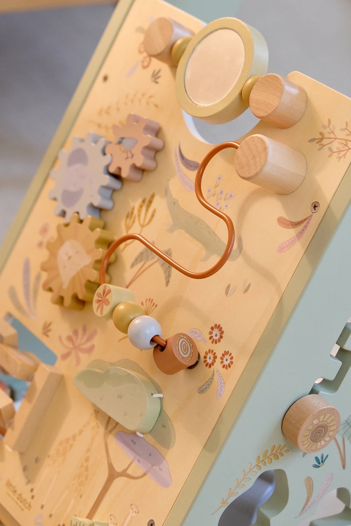 Spielaktivitäten für Kleinkinder am Lauflernwagen von Little Dutch