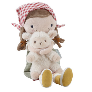 Die fröhliche Kuschelpuppe Rosa von Little Dutch trägt ein kleines Schaf im Arm und zeigt jedem Kind gerne ihren Bauernhof! Sie trägt ein süsses Kleid, Kopftuch und Stiefel.