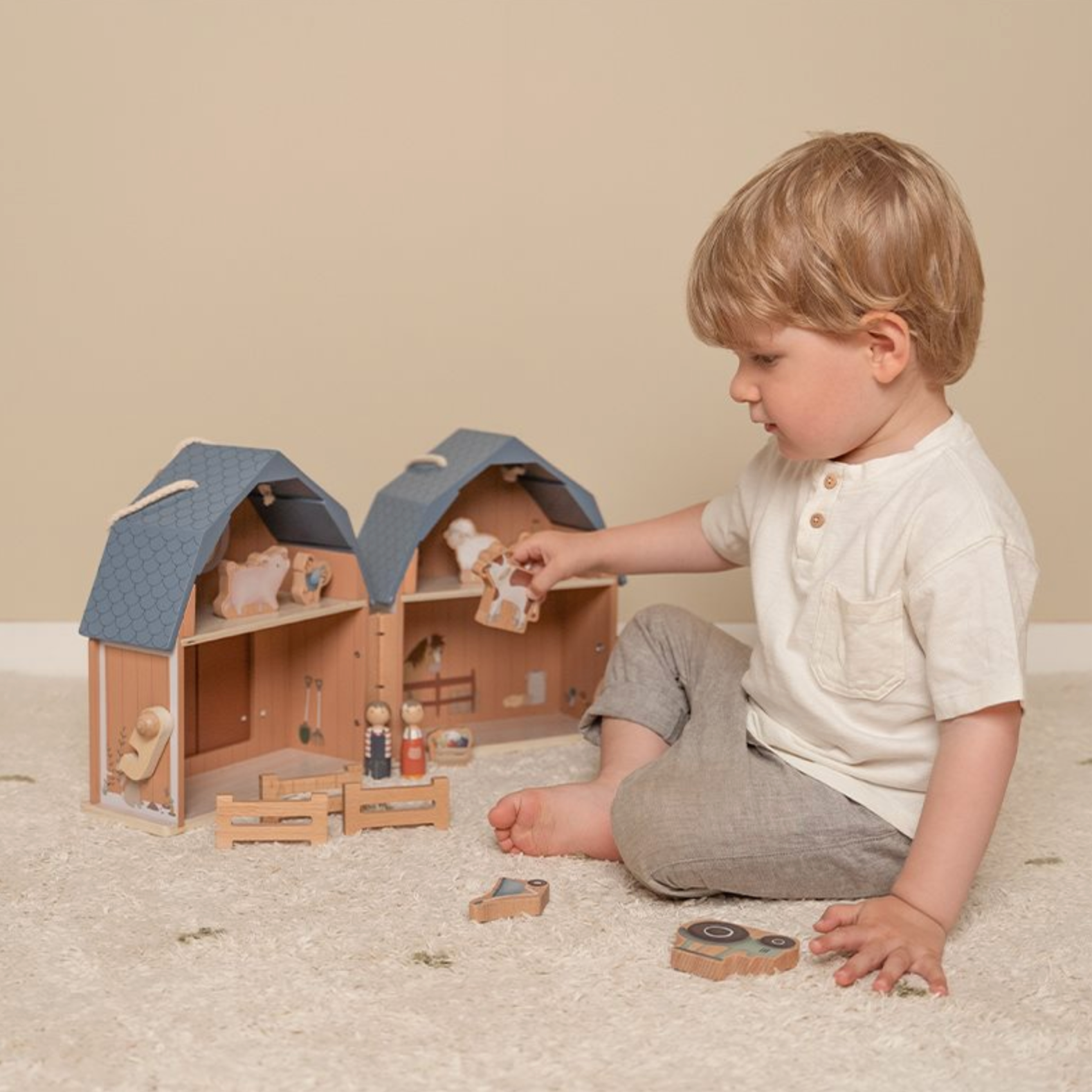 Little Dutch portable wooden dollhouse Little Farm with accessories