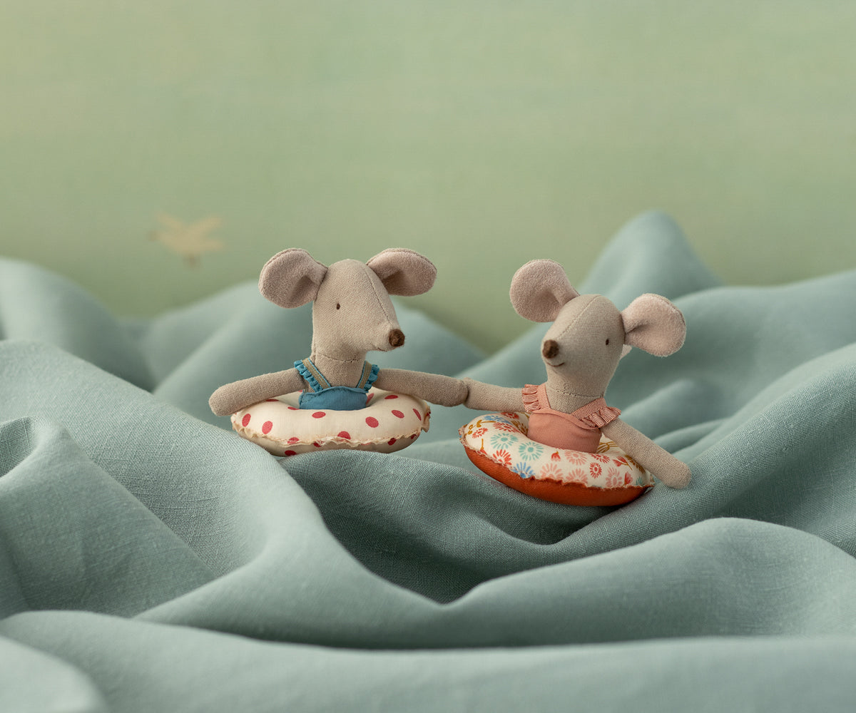 Maileg-Beach mouse-little-sister-with-float-red-dot-17-5102-01