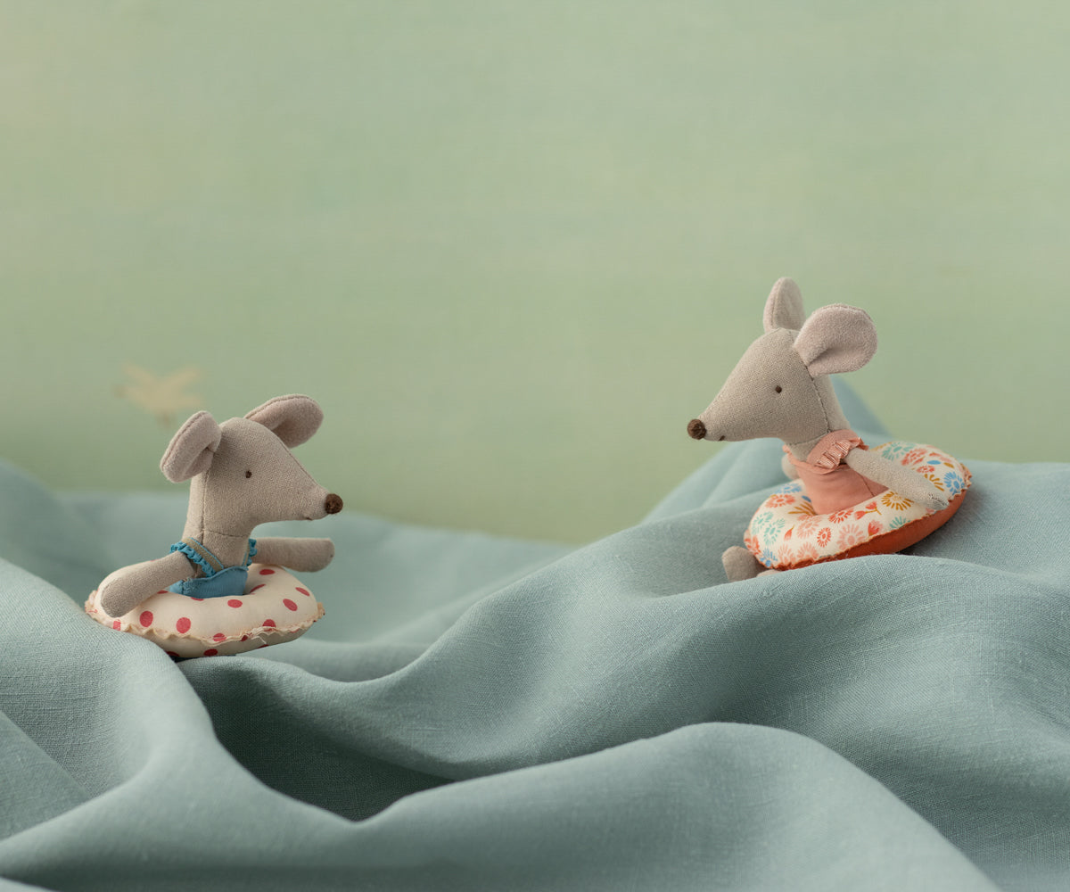 Maileg-Beachmouse-with-float-little-sister-17-5102-00