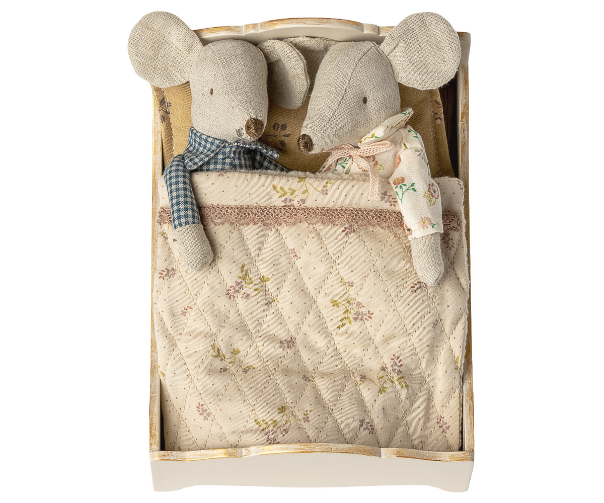 Maileg-Bed-Mouse-off-white-11-5004-00