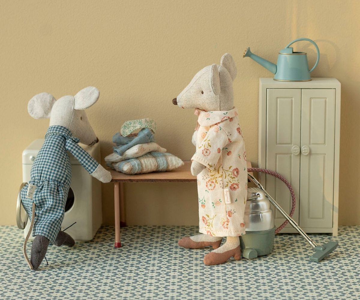 Maileg-Grossmutter und Grossvater-Maus-in-Zigarrenschachtel-17-6303-00