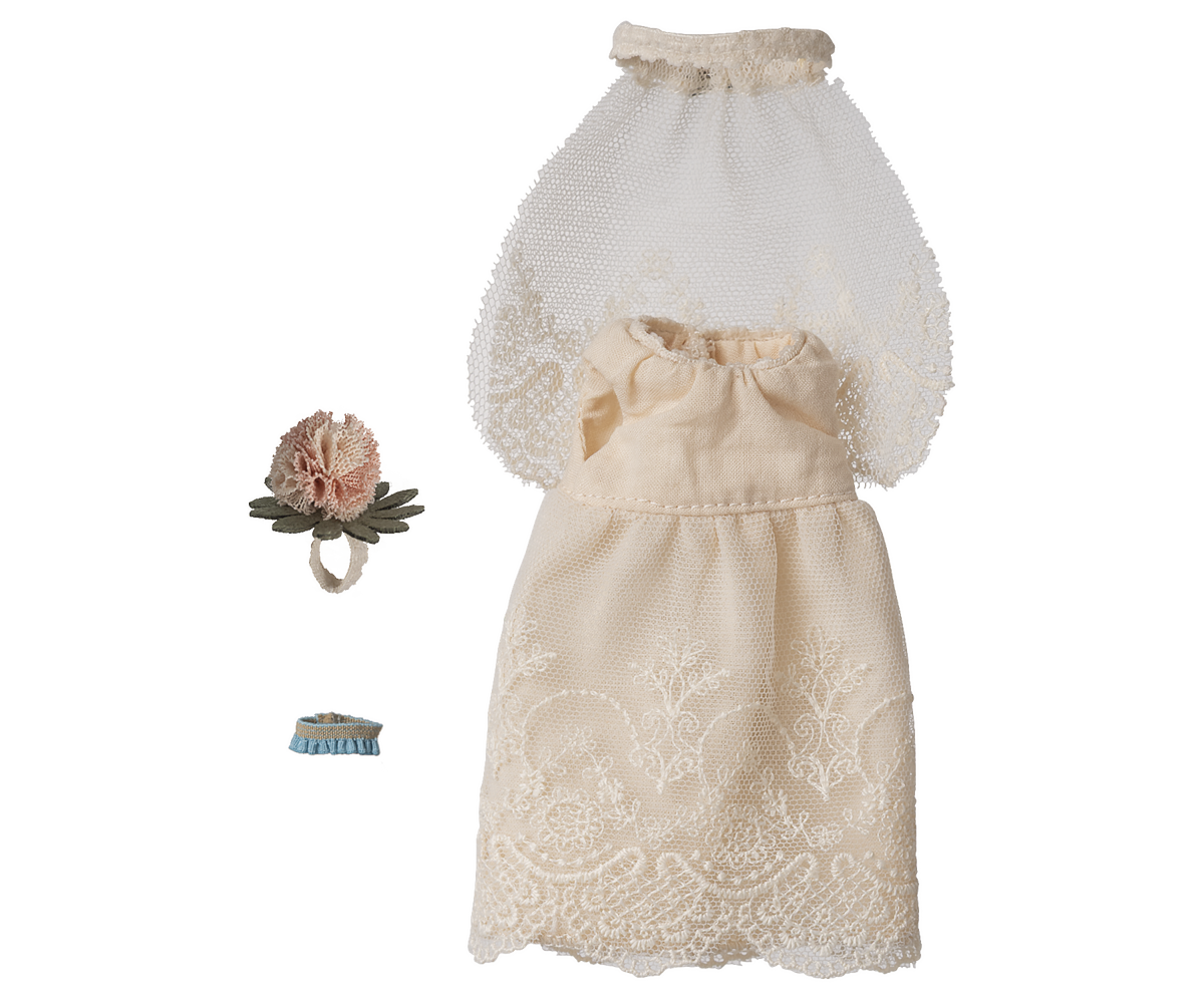 Brautkleid für die Maileg Mama Maus mit Schleier, Brautstrauss und Strumpfband.