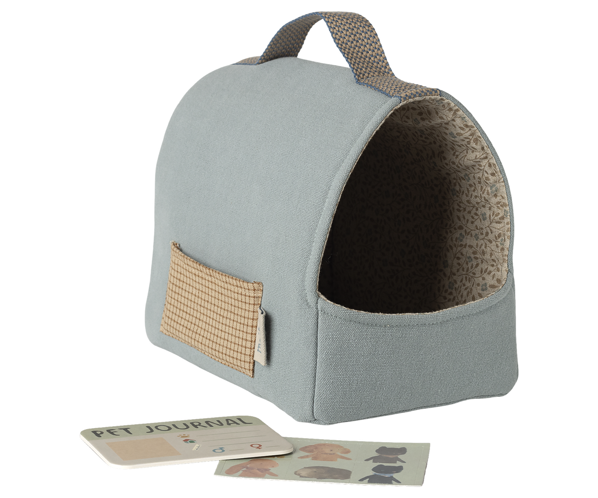 Maileg-Pet-Carrier-dusty-blue-16-6915-01