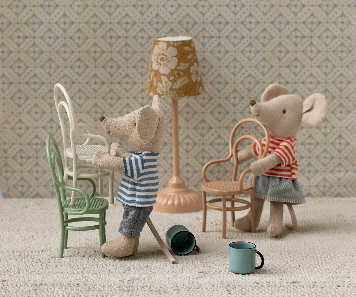 Maileg-Vintage-Chair-Mouse-dark-powder-11-5131-02