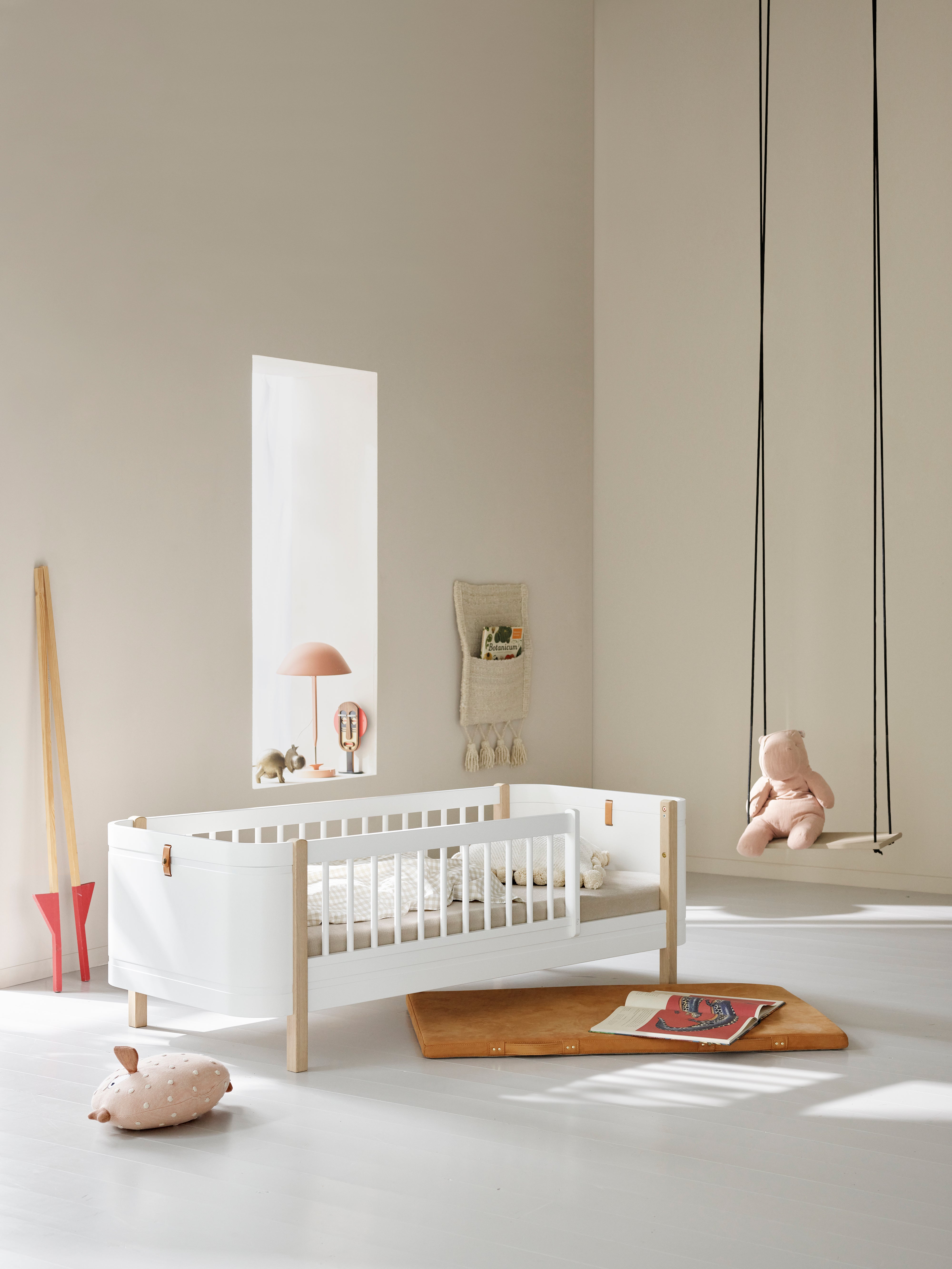 Oliver Furniture Wood Mini+ ensemble de conversion de lit mezzanine mi-hauteur en lit junior, chêne blanc