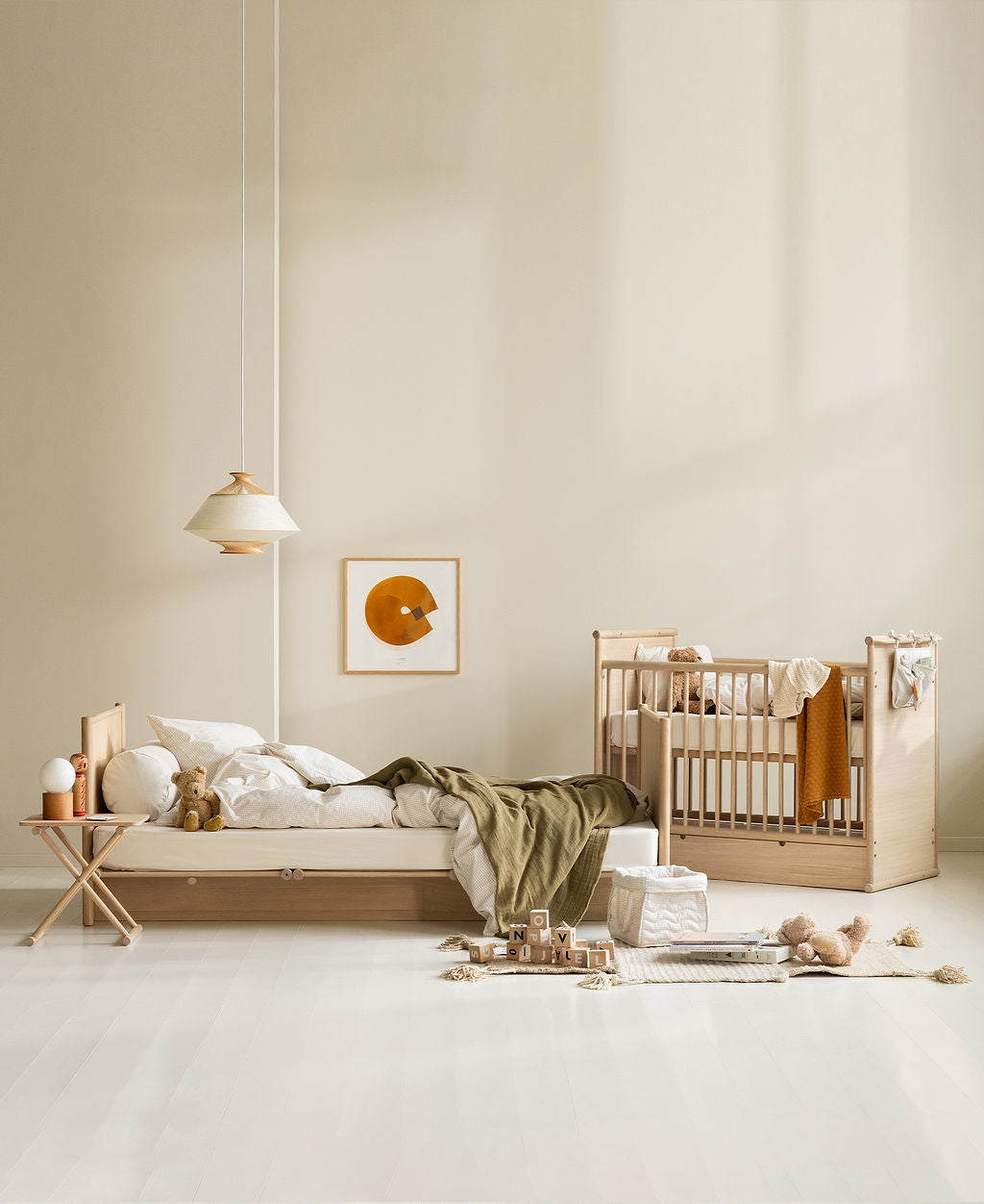 Oliver Furniture Camp Novel Babybett 60x120 cm Eiche  und Camp Novel Juniorbett 120 x 200cm.