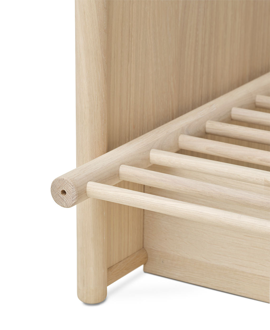 Detailaufnahme des Oliver Furniture Camp Novel Bettes aus Eiche.