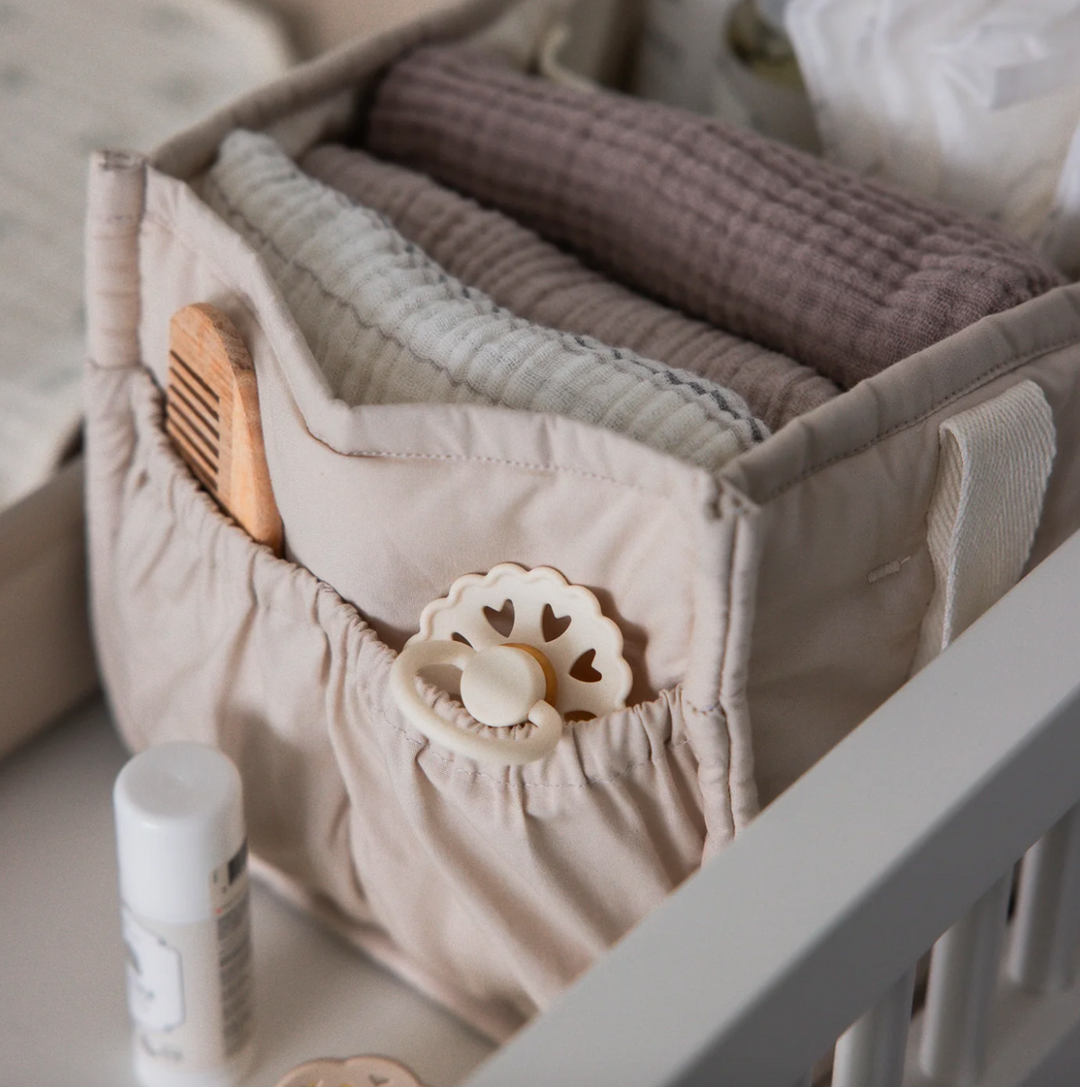 Sebra Windelkorb für den Wickeltisch in beige.