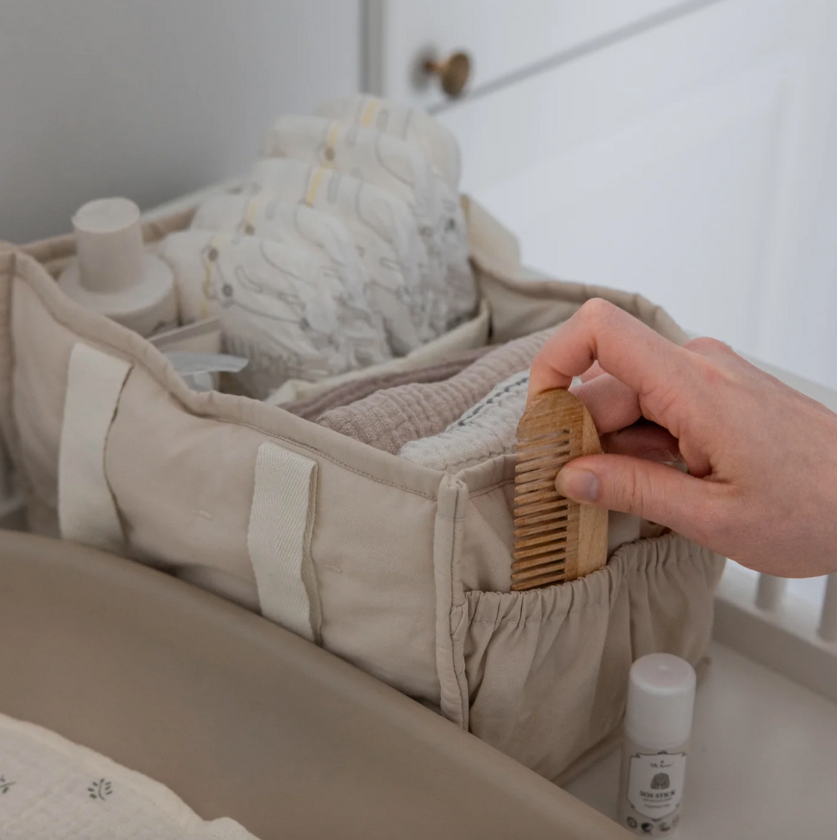 Sebra Diaper Caddy in Beige aus Bio-Baumwolle mit Füllung aus recyceltem Polyester