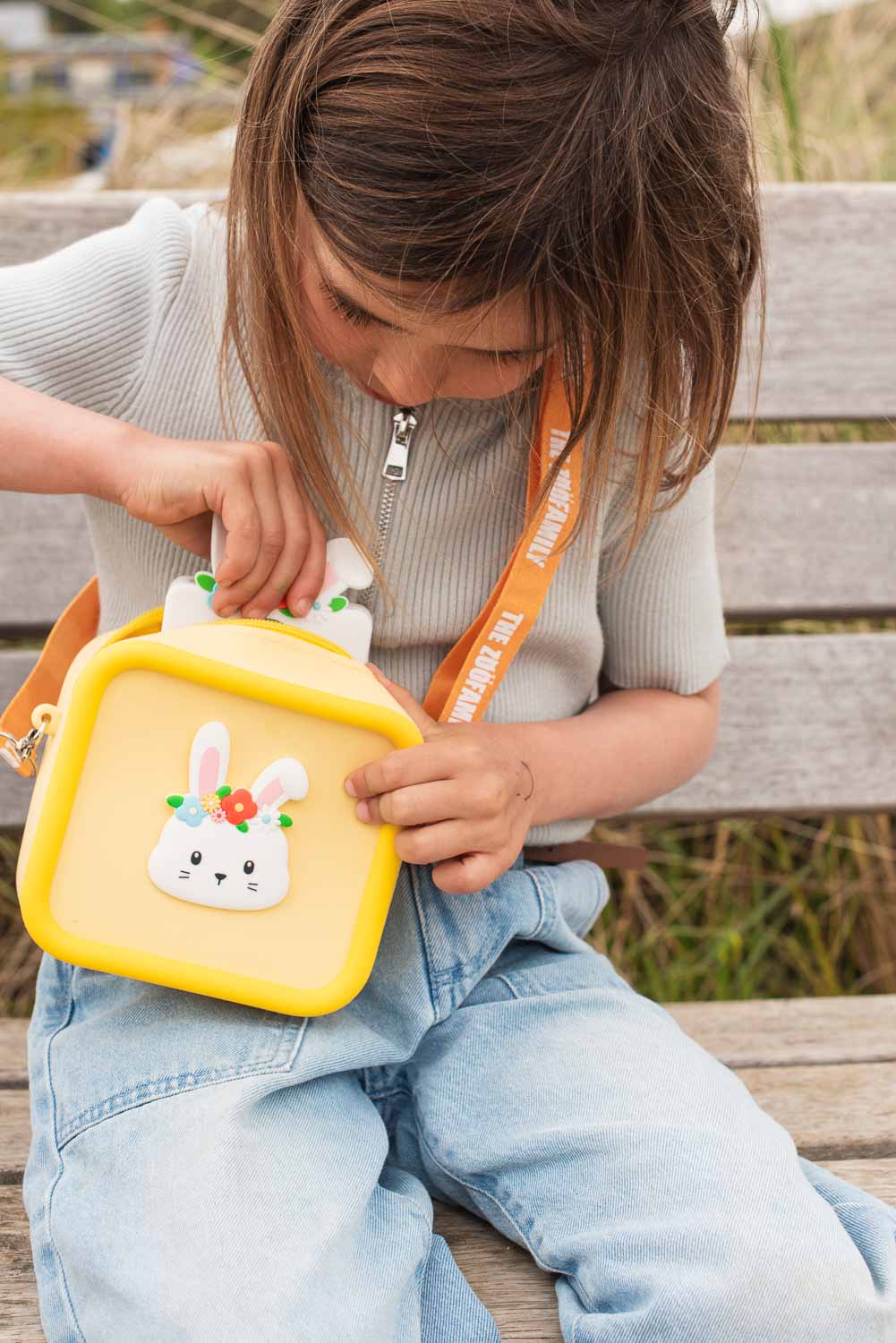 The_Zoofamily_silicon_bag_rabbit_flower