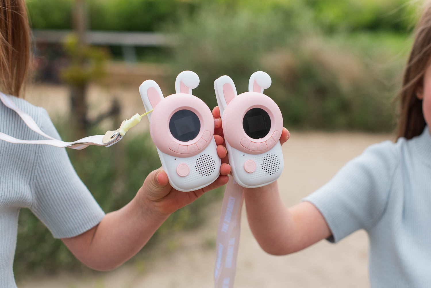 The_zoofamily_set_walkie_talkie_rabbit_rabbit