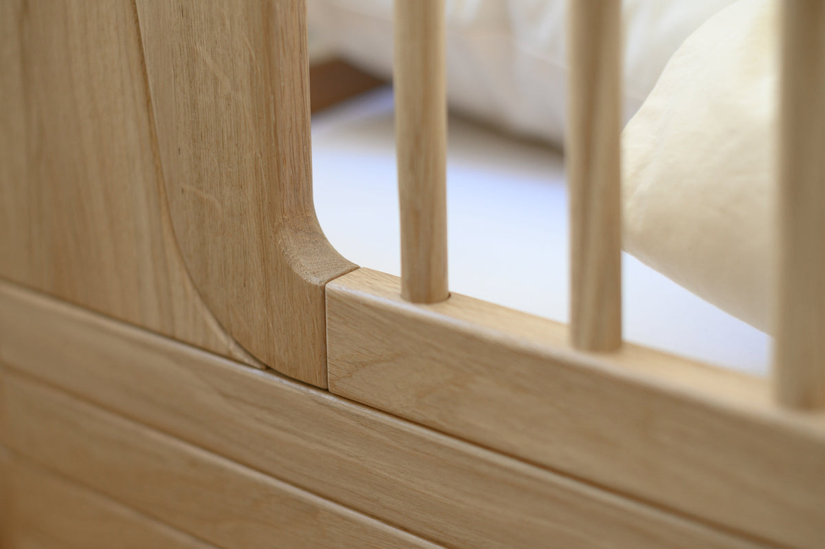 We Are Bitte Nature 2.0 Babybett aus Eiche als zeitloses Möbelstück fürs skandinavische Babyzimmer
