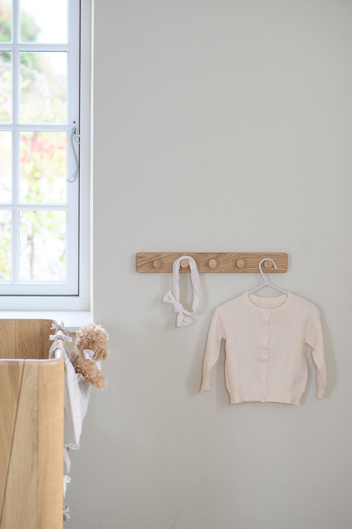 We Are Bitte Nature Rack Oak – schlichte Garderobenleiste im skandinavischen Design