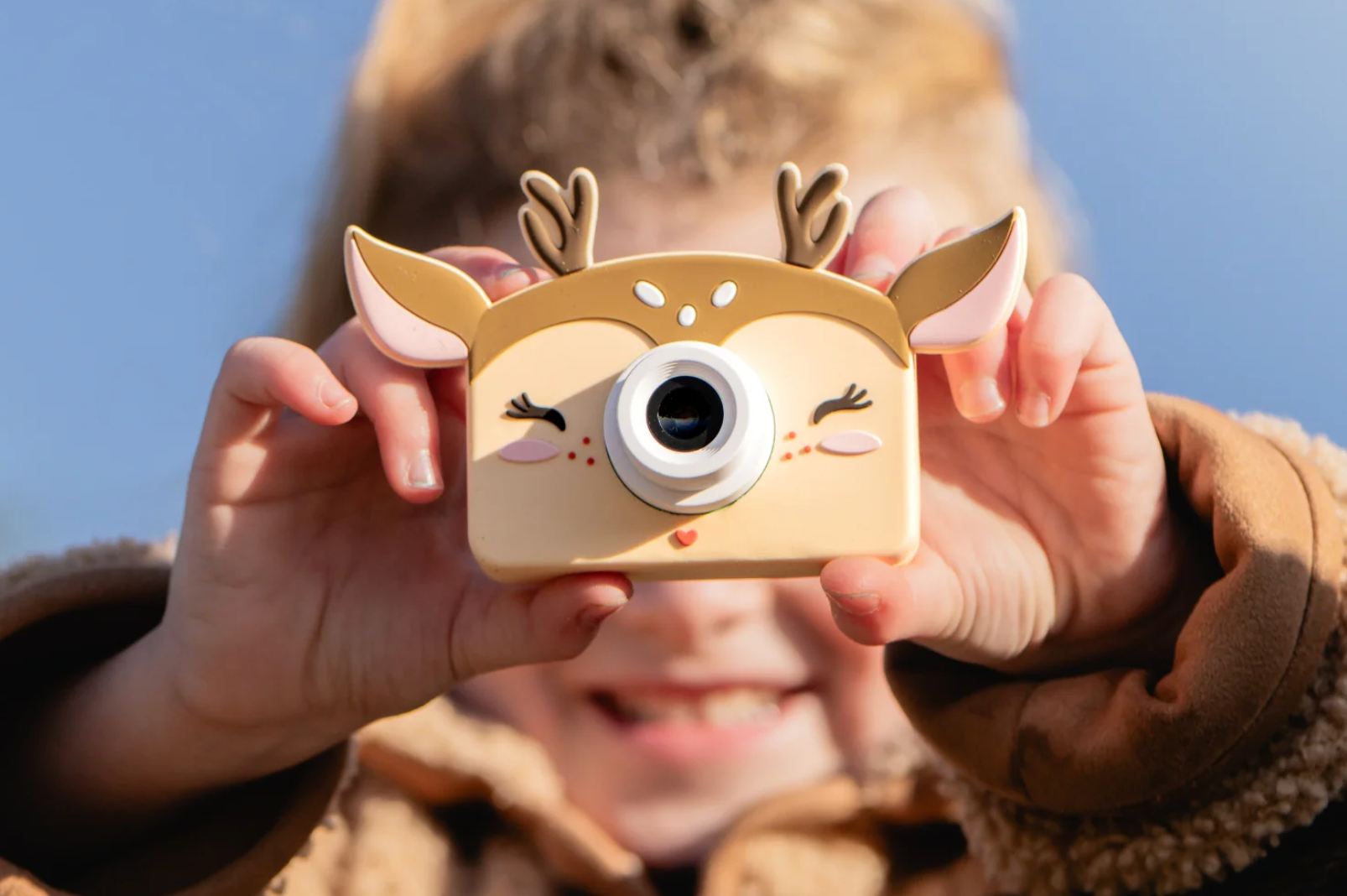 Zoofamily Zoo Friends Deer Kamera für Kinder zum Fotografieren, Filmen und kreativen Spielen unterwegs.
