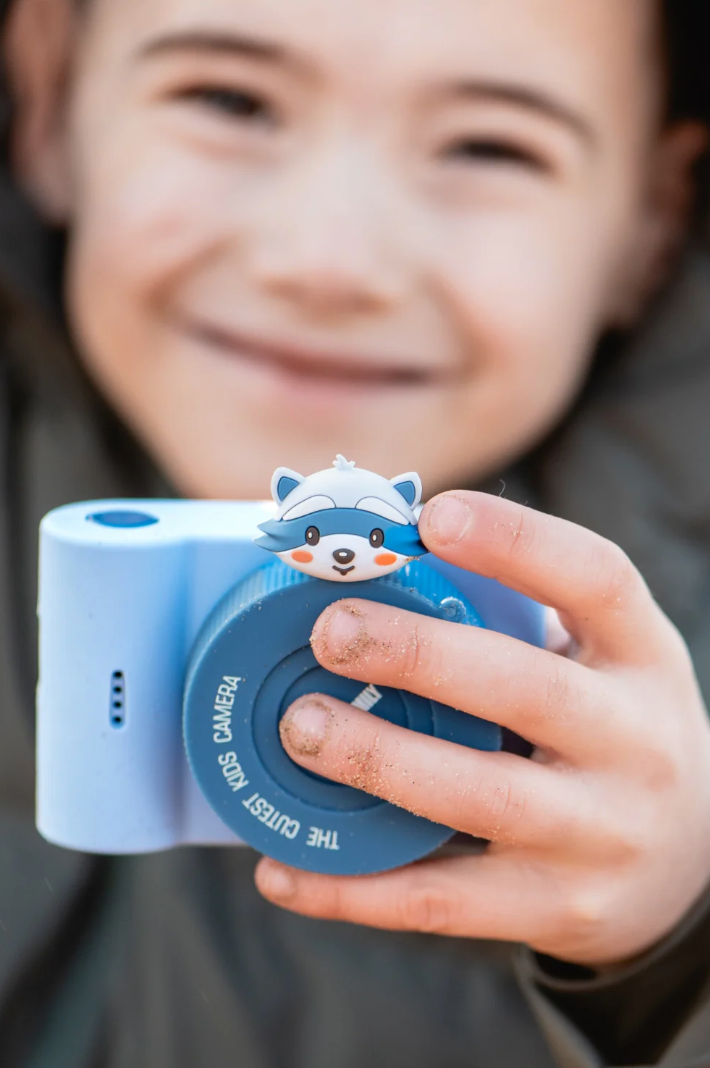 Zoofamily Waschbär Kinderkamera mit robuster Silikonhülle und modernem Design für kleine Fotografen.