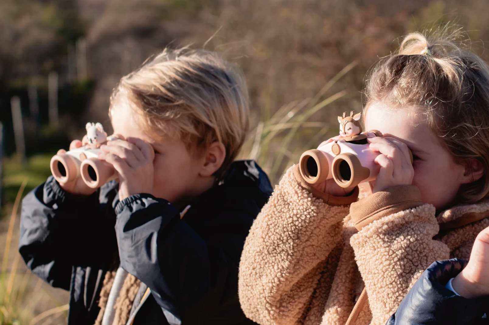 The Zoofamily Fernglas Deer für Kinder mit weicher Oberfläche und kindgerechtem, robustem Design.