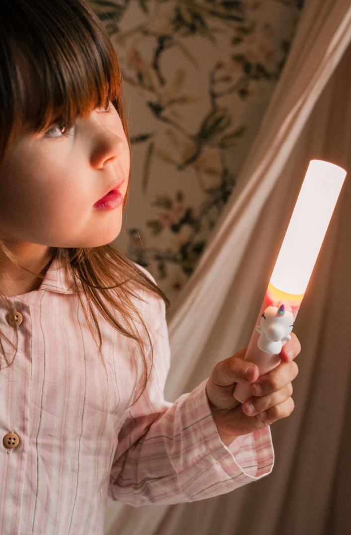 Zoofamily Zoo Light Unicorn Lampe als Einschlafhilfe und dekoratives Nachtlicht im Kinderzimmer.