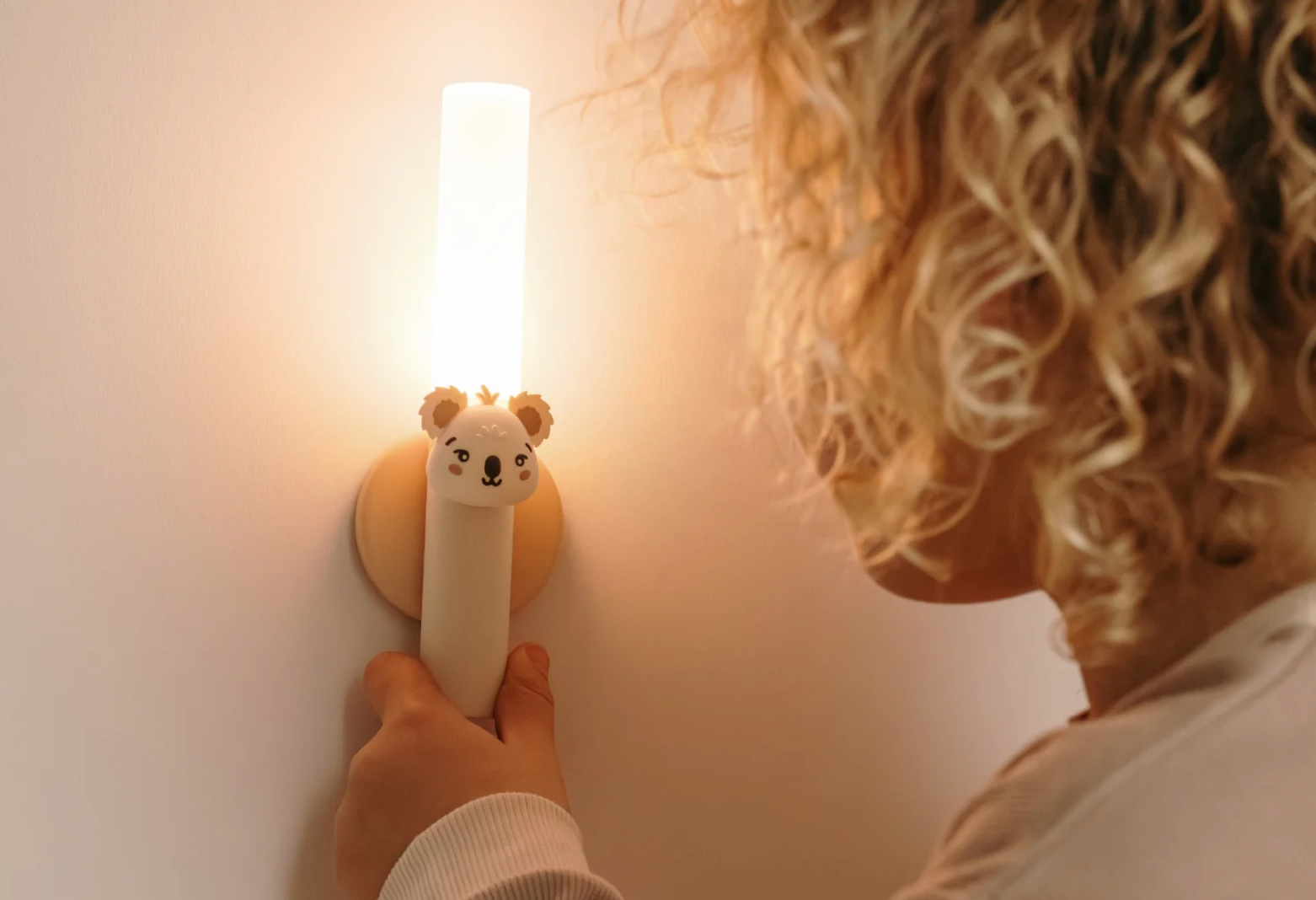 Zoofamily Koala Nachtlampe aus weichem Silikon mit warmem Licht für beruhigendes Einschlafen.