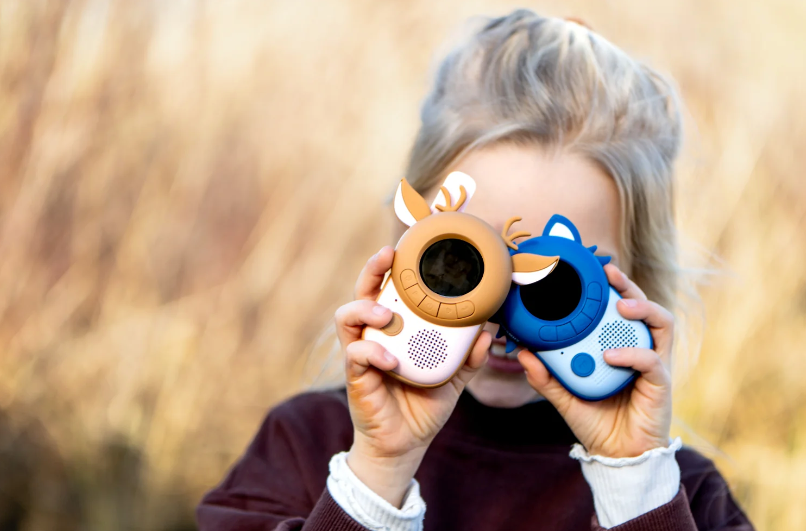 Zoofamily Walkie Talkies Waschbär und Reh für Kinder beim Spielen im Garten, Wald oder auf Reisen.