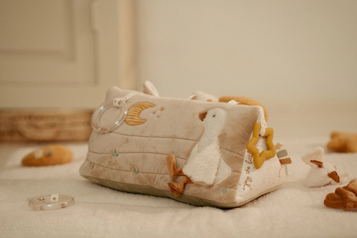 Little-Dutch-Aktivitätendreick-Newborn-Baby-Goose-LD8423
